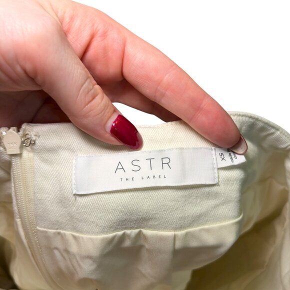 ASTR The Label White Mini Skirt XS | Cotton Blend | Two Front Slits - Picture 6 of 6